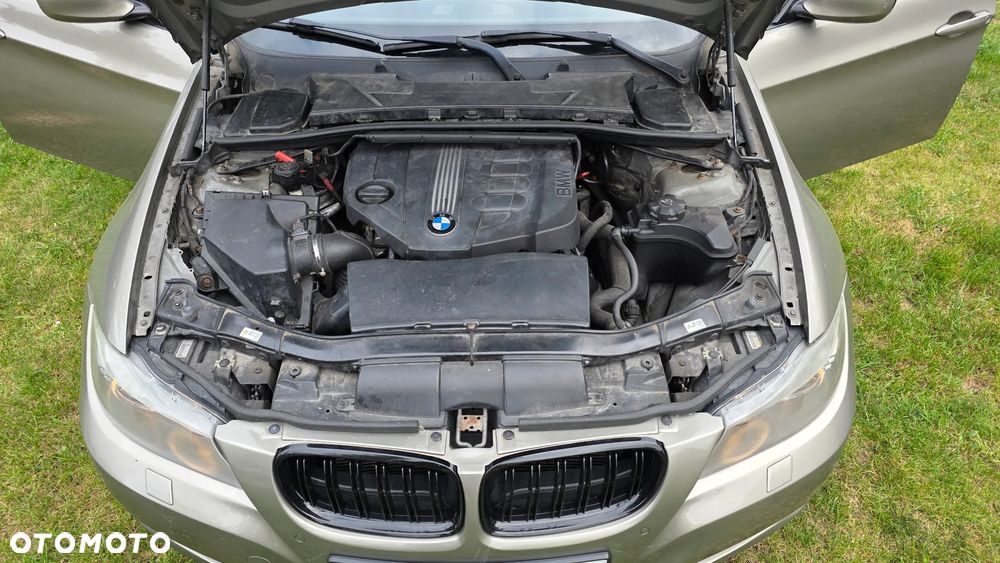 BMW Seria 3 318d - 25