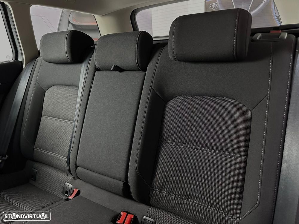 VW Passat Variant 2.0 TDI Confortline - 16