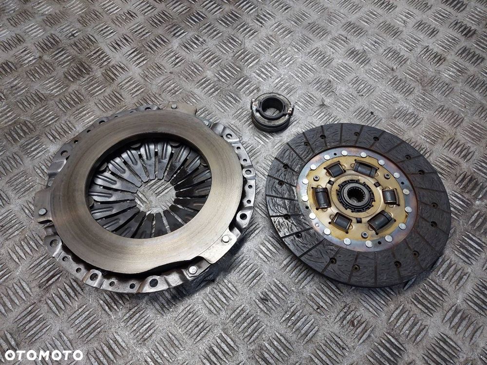 SPRZĘGŁO TARCZA + DOCISK + ŁOŻYSKO OPOROWE HYUNDAI TUCSON I 2.0 CRDI - 5