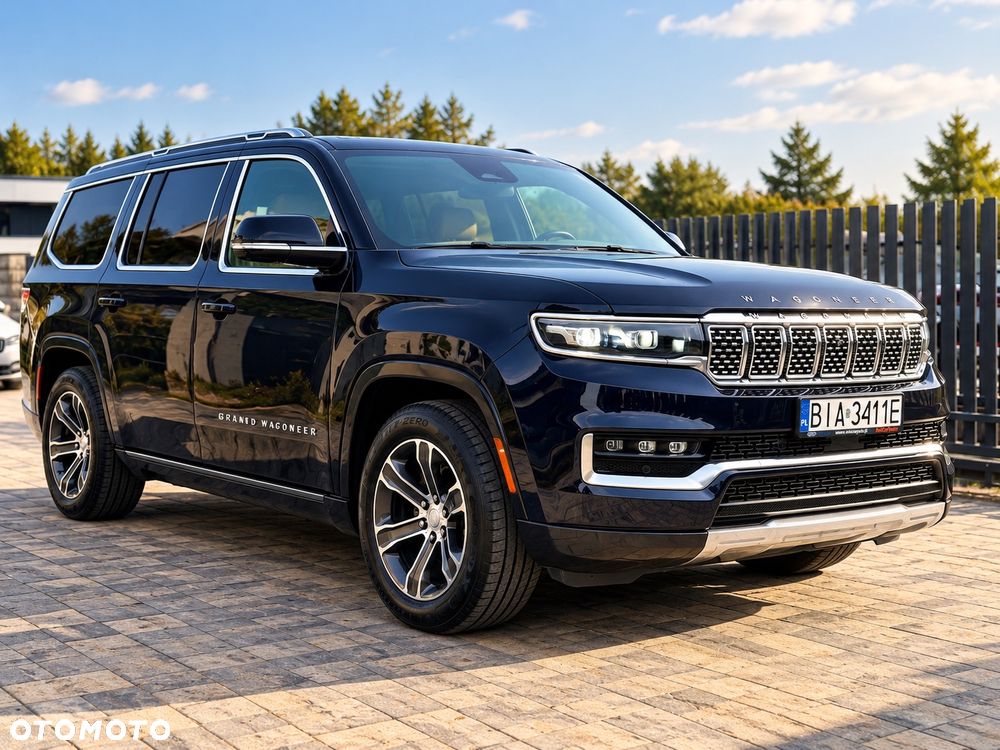 Jeep Grand Wagoneer - 13