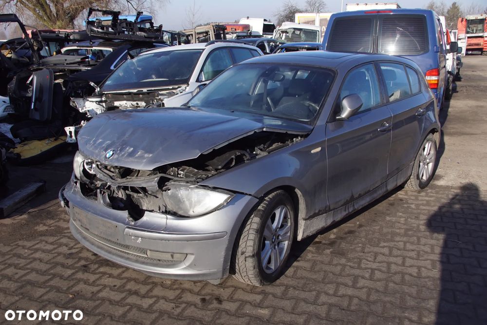 Auto na części - BMW E87 116D Lift 2.0 D 116 KM N47D20 GS6-17DG A52 2010R Silnik Skrzynia Drzwi Błotnik Zderzak Klapa Lampa Klamka Szyba Lusterko Deska Kokpit Sterownik Moduł Czujnik Licznik Panel Kierownica - 3