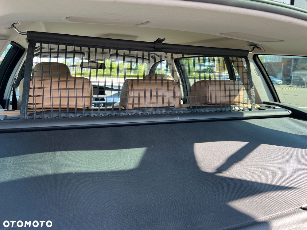 BMW Seria 5 525i xDrive Touring - 36