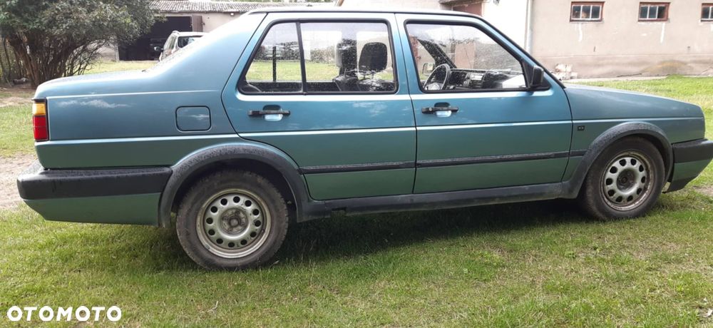 Volkswagen Jetta - 2