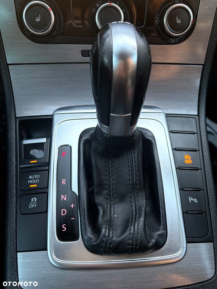 Volkswagen Passat 2.0 TDI Comfortline DSG - 13