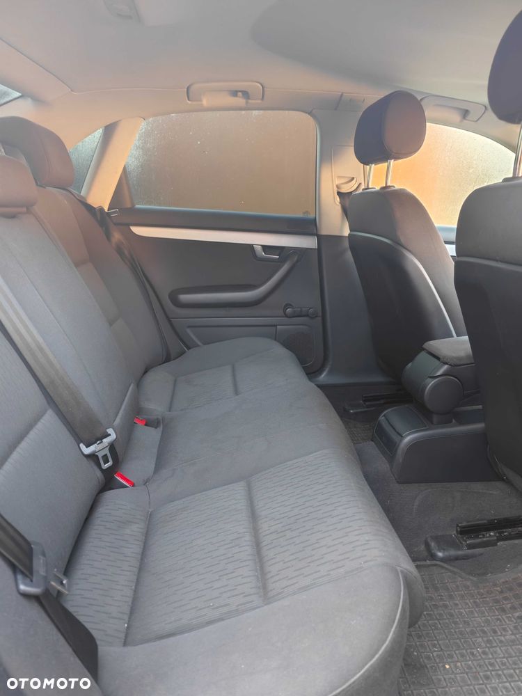Audi A4 Limousine - 6