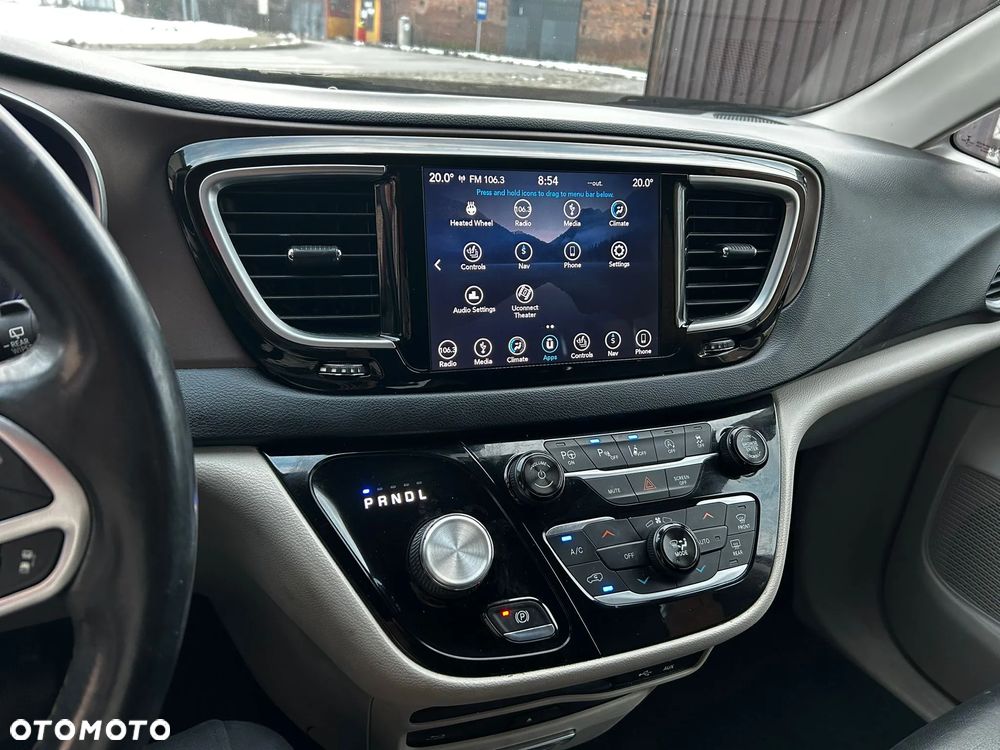 Chrysler Pacifica - 26