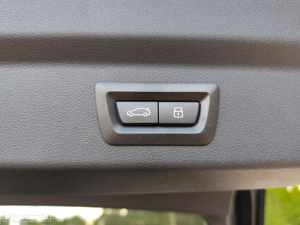 BMW iX2 eDrive20 Pack Desportivo M - 35