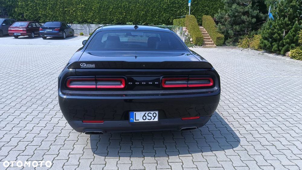 Dodge Challenger - 8