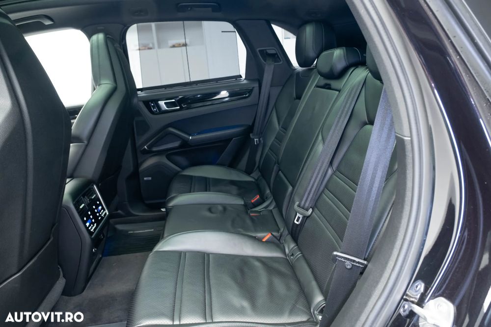 Porsche Cayenne S - 33