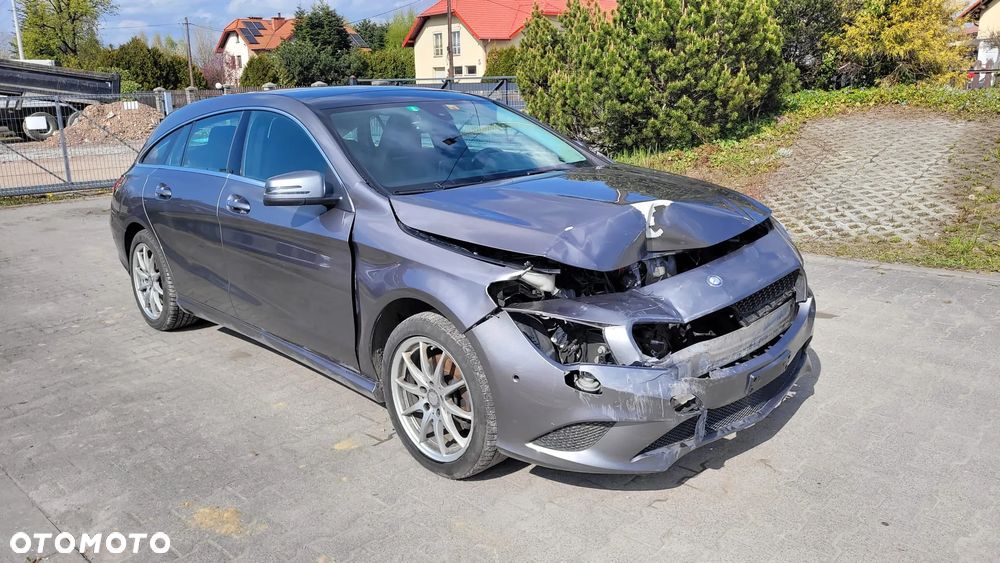 Mercedes-Benz CLA 200 7G-DCT UrbanStyle Edition - 4