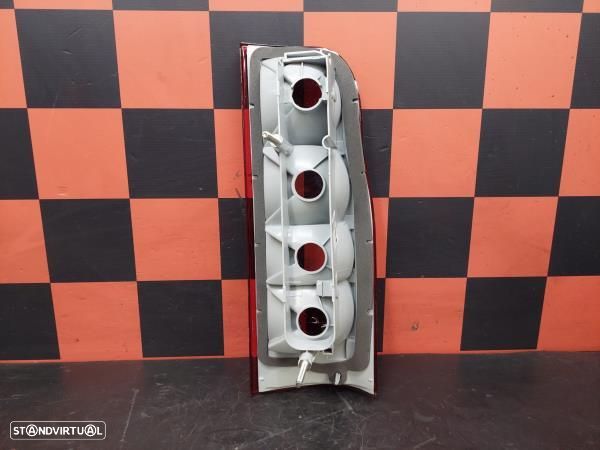 Farolim Stop Esquerdo Ford Transit Caixa (Fa_ _) - 2