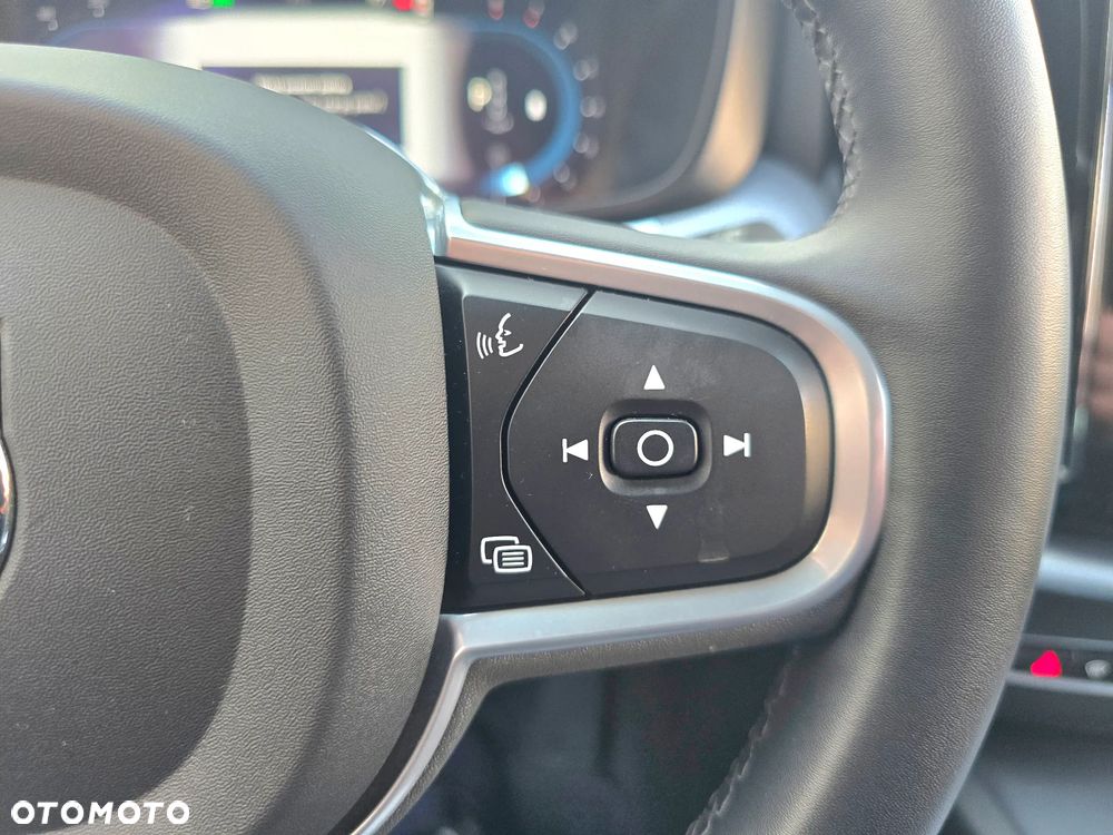 Volvo XC 60 B5 B AWD Momentum Pro - 31