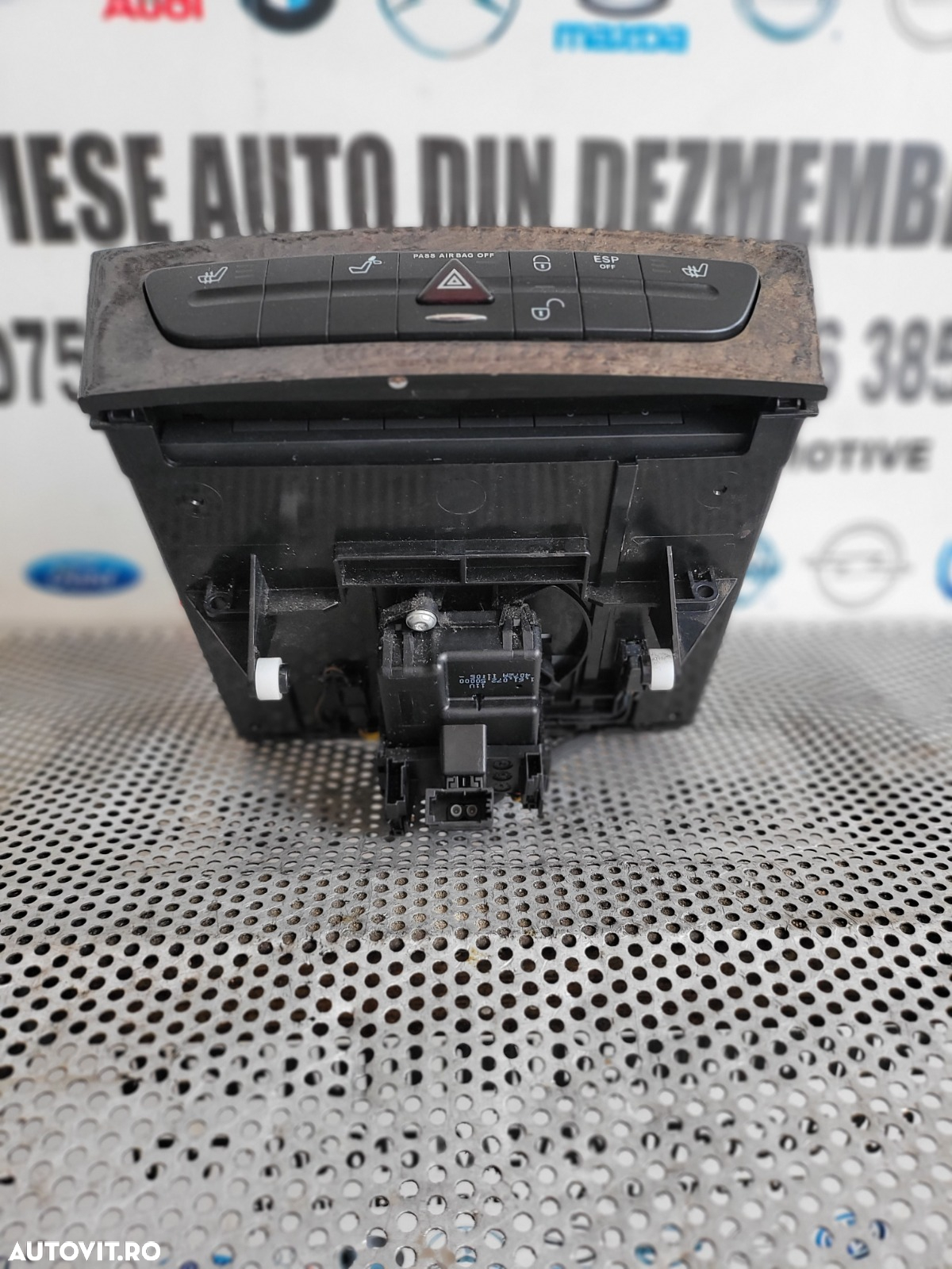 Modul Unitate Panou Butoane Magazie Cd Mercedes E Class W211 Cod A2116800552 Dezmembrez Mercedes E Class W211 2.7 Cdi Automat Cod Motor 612 Volan Stanga Xenon - 2