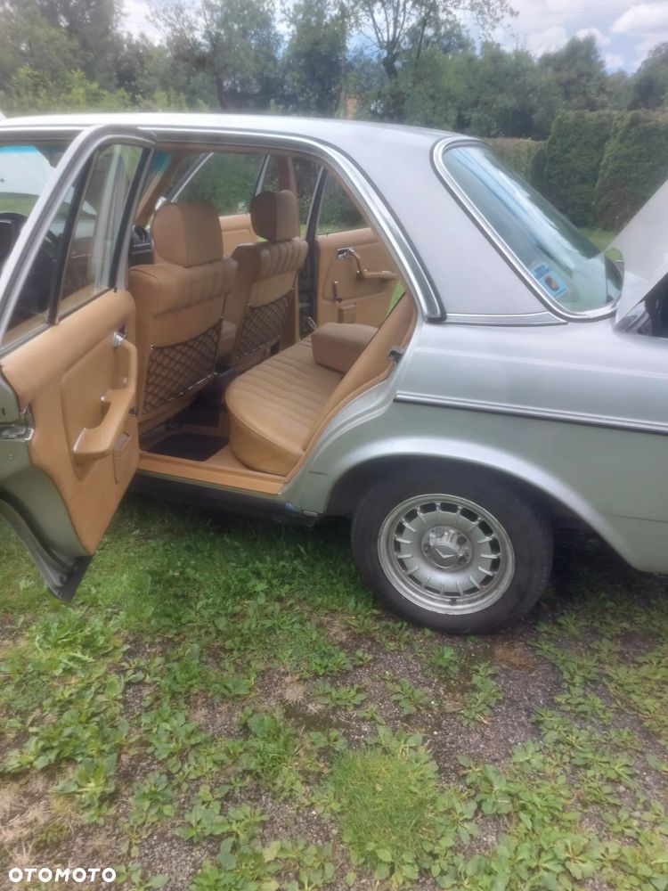 Mercedes-Benz W123 - 23