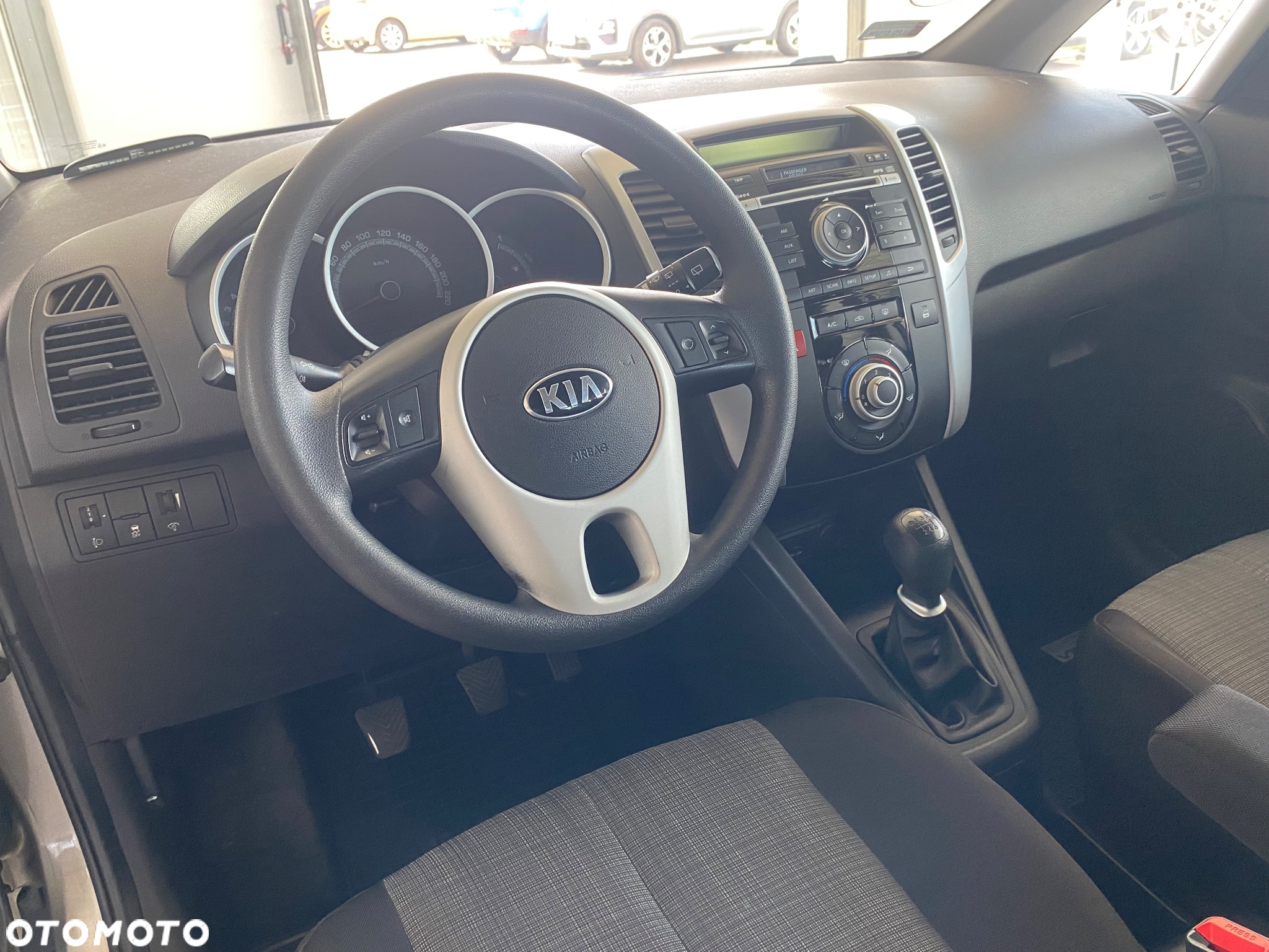 Kia Venga 1.6 M - 10