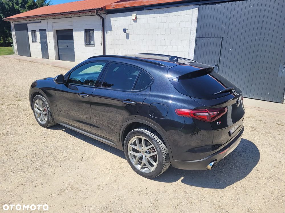 Alfa Romeo Stelvio 2.0 Turbo 16V AT8-Q4 Veloce Ti - 3