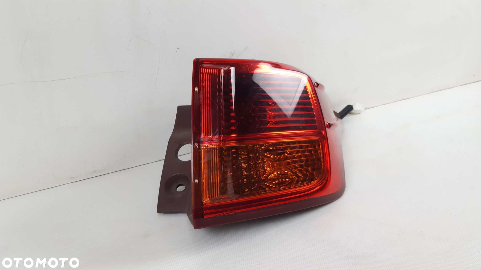 TOYOTA RAV4 IV LAMPA PRAWA TYŁ - 2