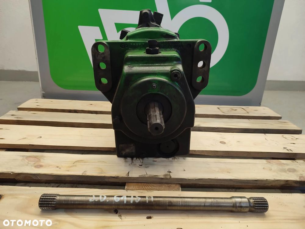 Przedni WOM John Deere 6175M (CE31768) - 1