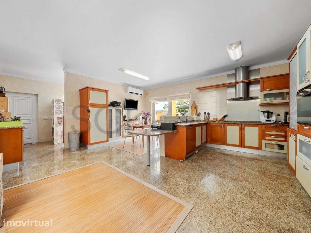Moradia T5 com piscina em terreno de 1.654 m², a 5 minutos da Praia... - Grande imagem: 4/60