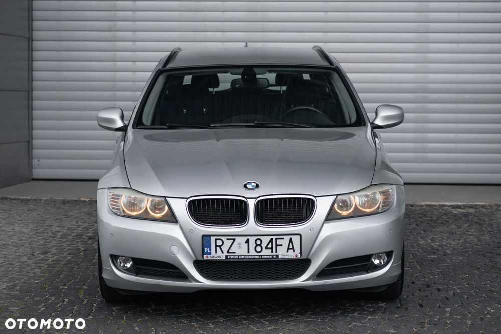 BMW Seria 3 318d DPF Edition Exclusive - 16