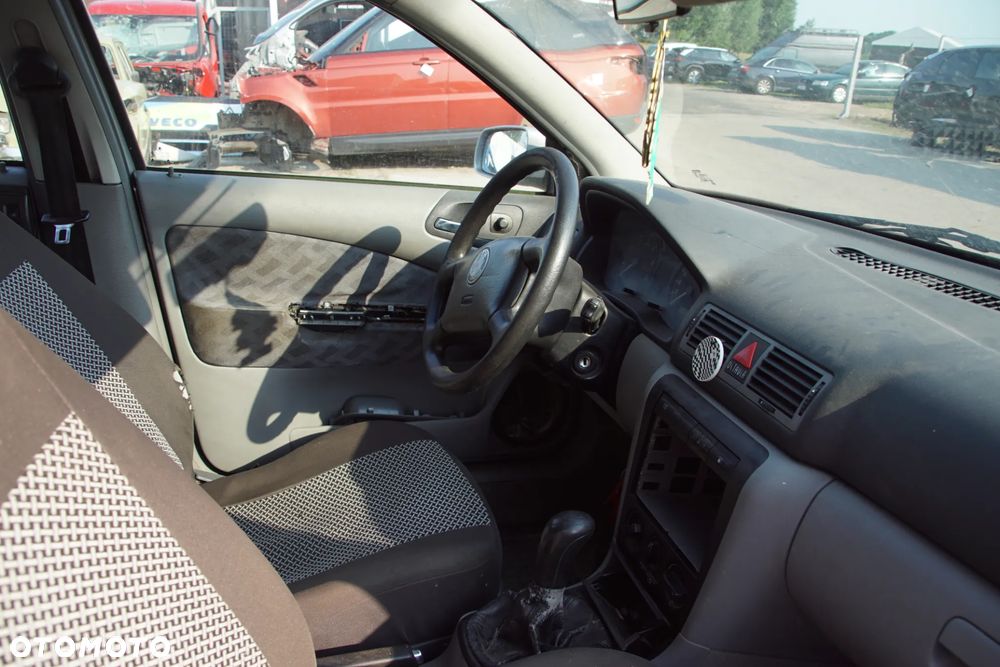 Auto na części - Skoda Octavia I 1.8 T 150 KM AGU ECW L97A 1999R Silnik Skrzynia Drzwi Maska Błotnik Zderzak Lampa Lusterko Klamka Szyba Deska Kokpit Sterownik Moduł Czujnik Licznik Panel Kierownica - 14