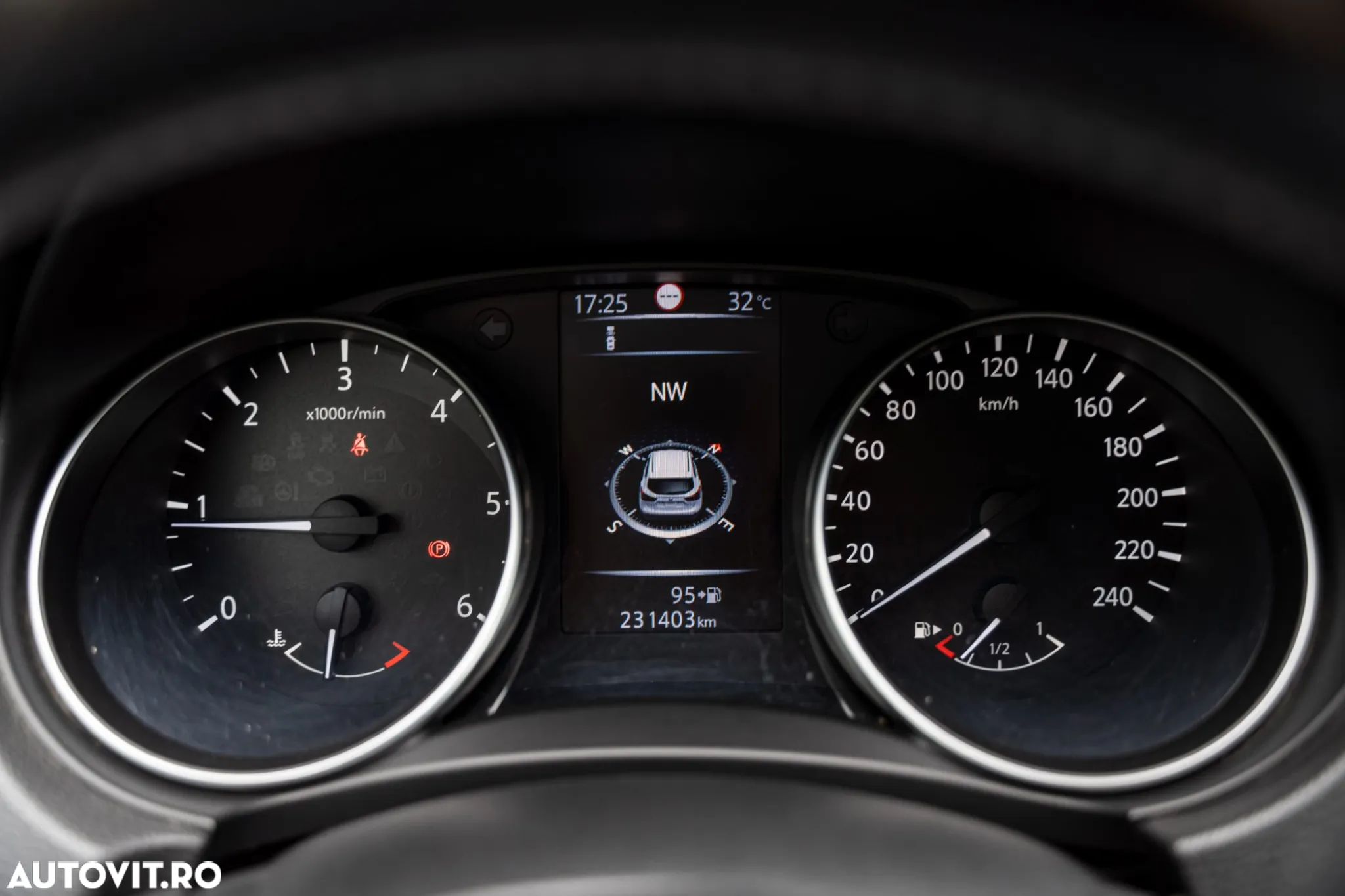 Nissan Qashqai 1.6 DCI N-Connecta - 26