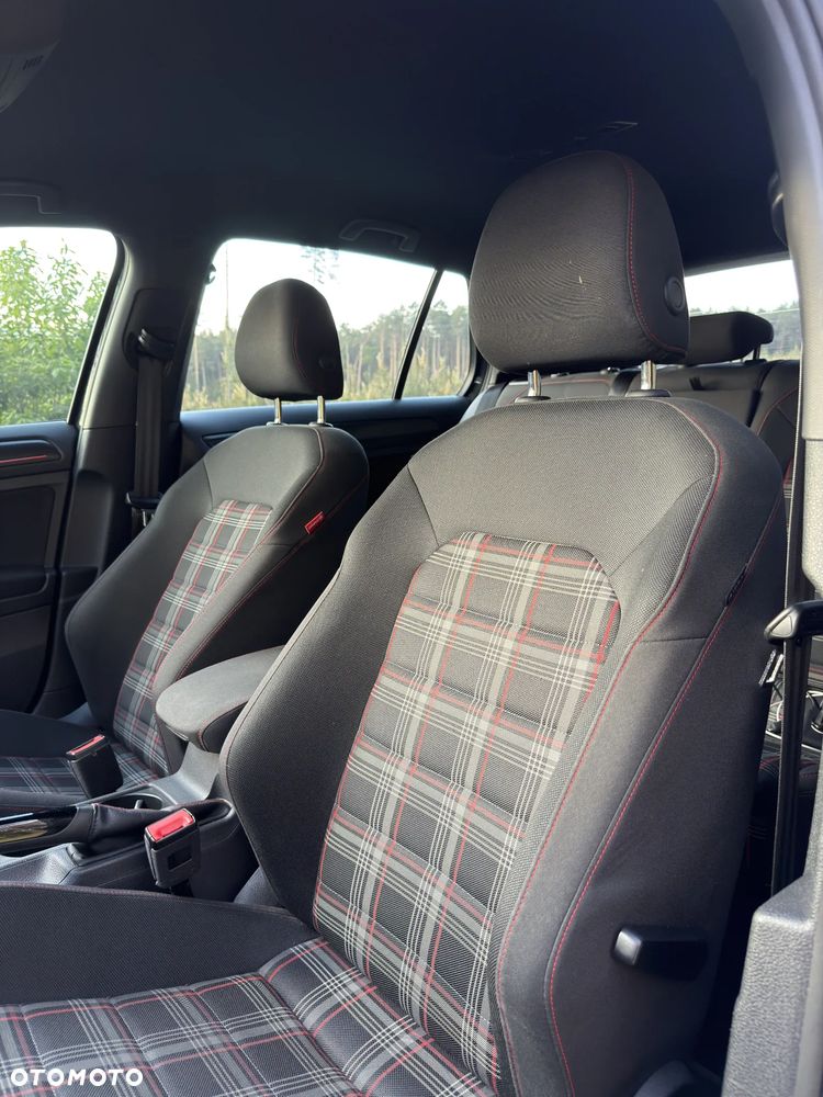 Volkswagen Golf GTI (BlueMotion Technology) DSG Performance - 11