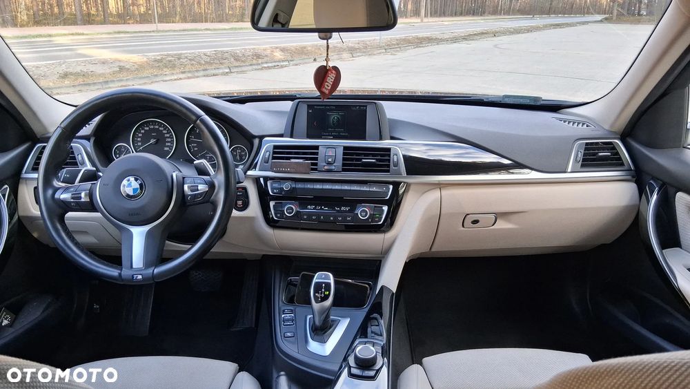 BMW Seria 3 330i xDrive - 20