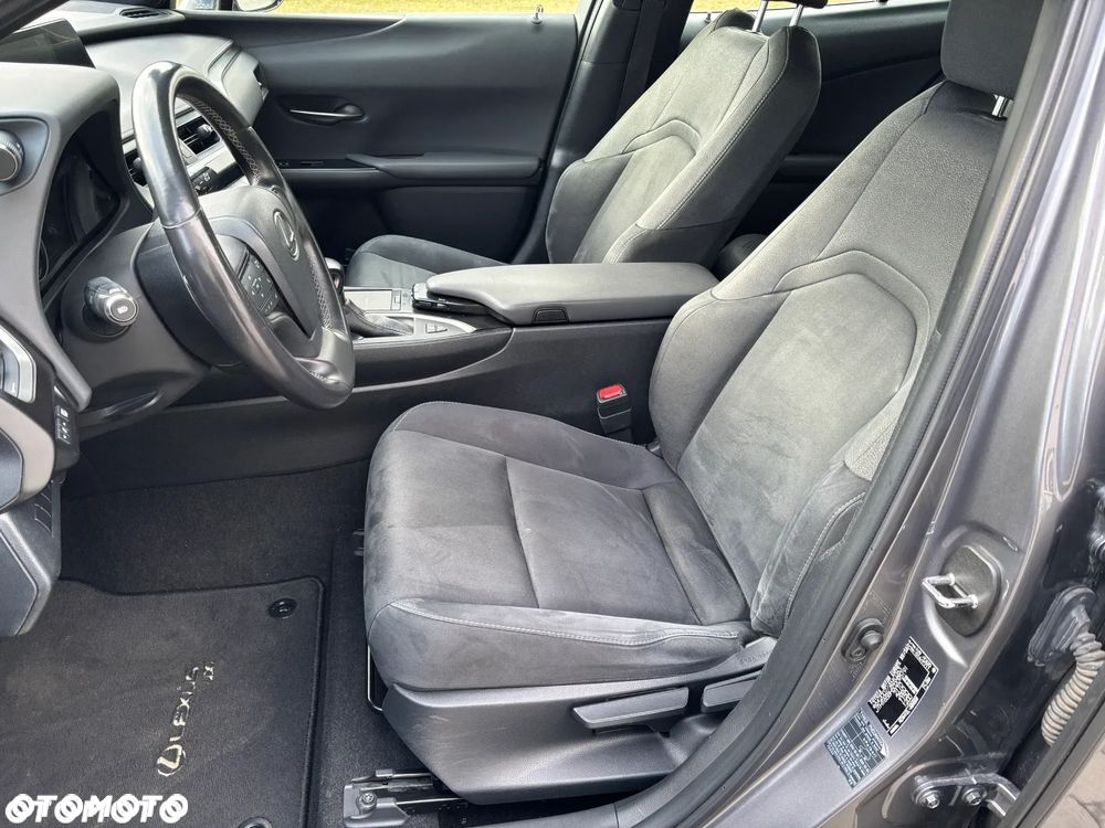 Lexus UX - 15
