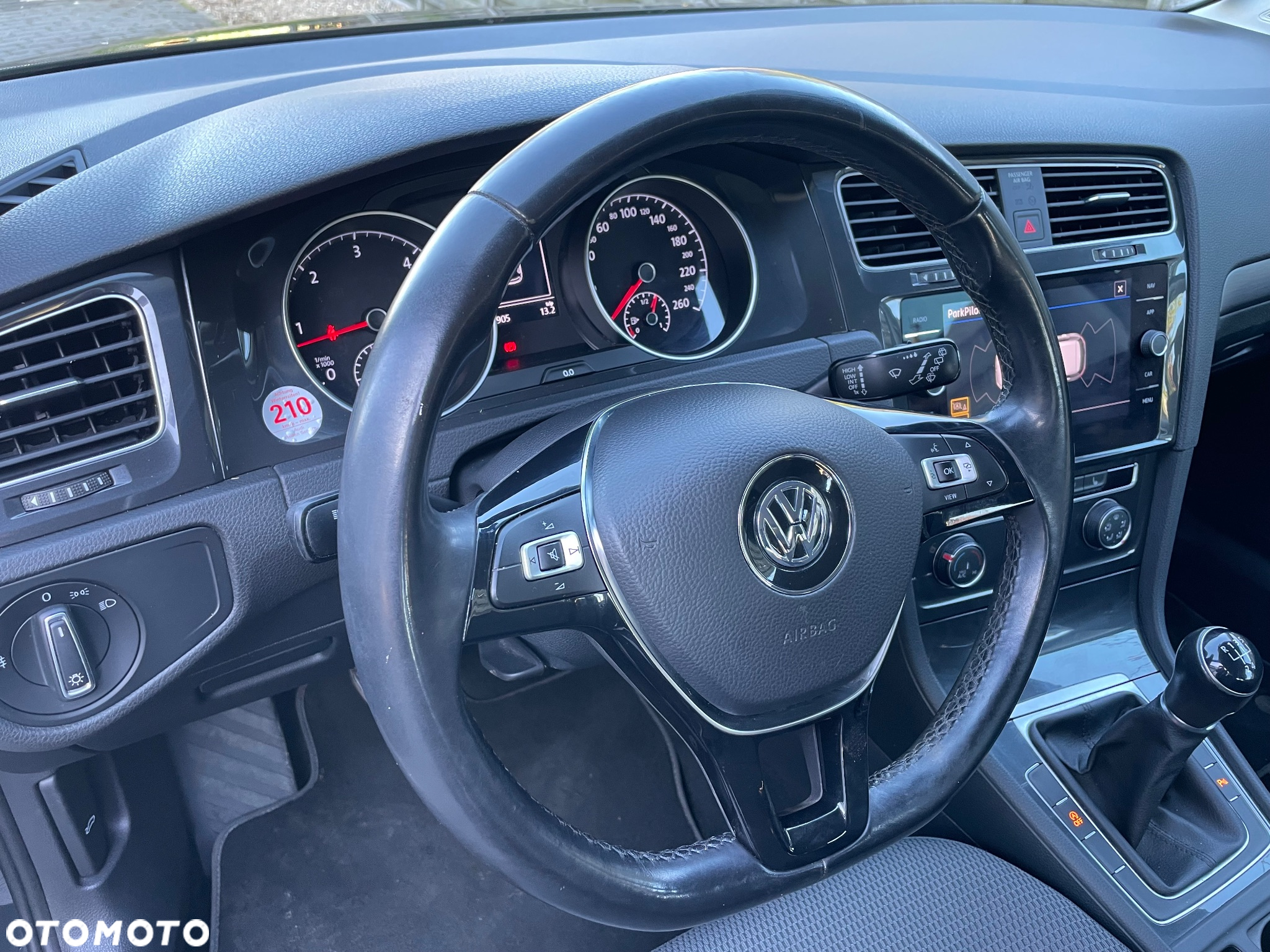 Volkswagen Golf - 11
