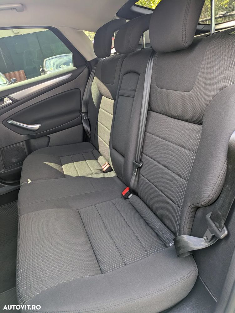 Ford Mondeo 2.0 EcoBoost Powershift Titanium - 9