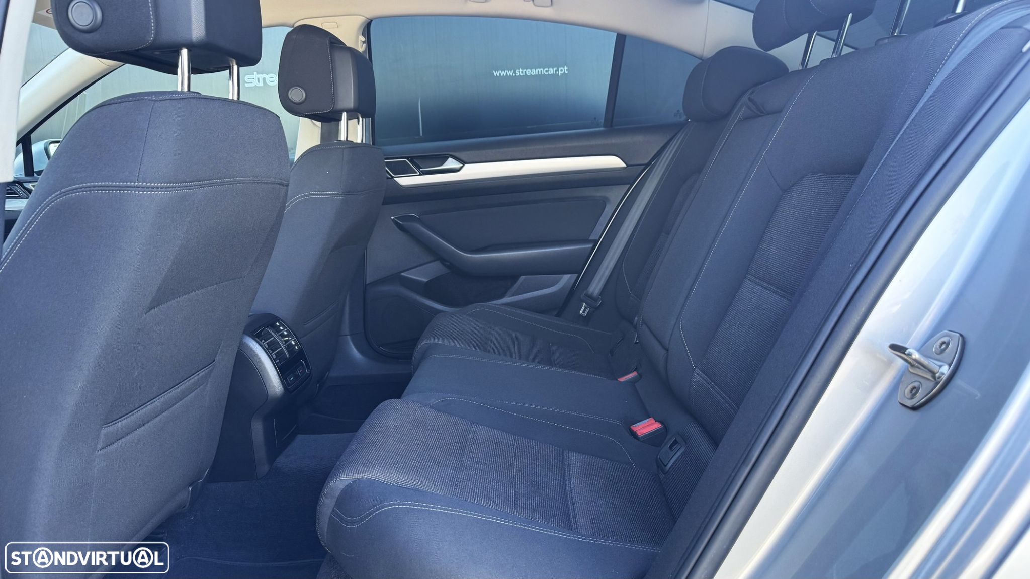 VW Passat 1.6 TDI Highline DSG - 26