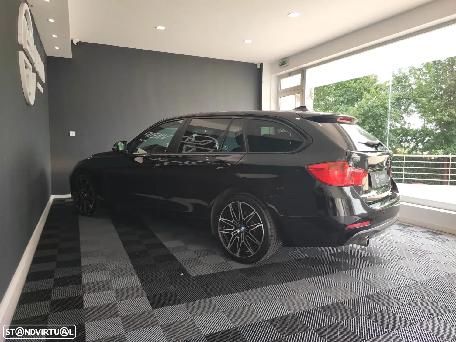 BMW 318 d Touring - 18