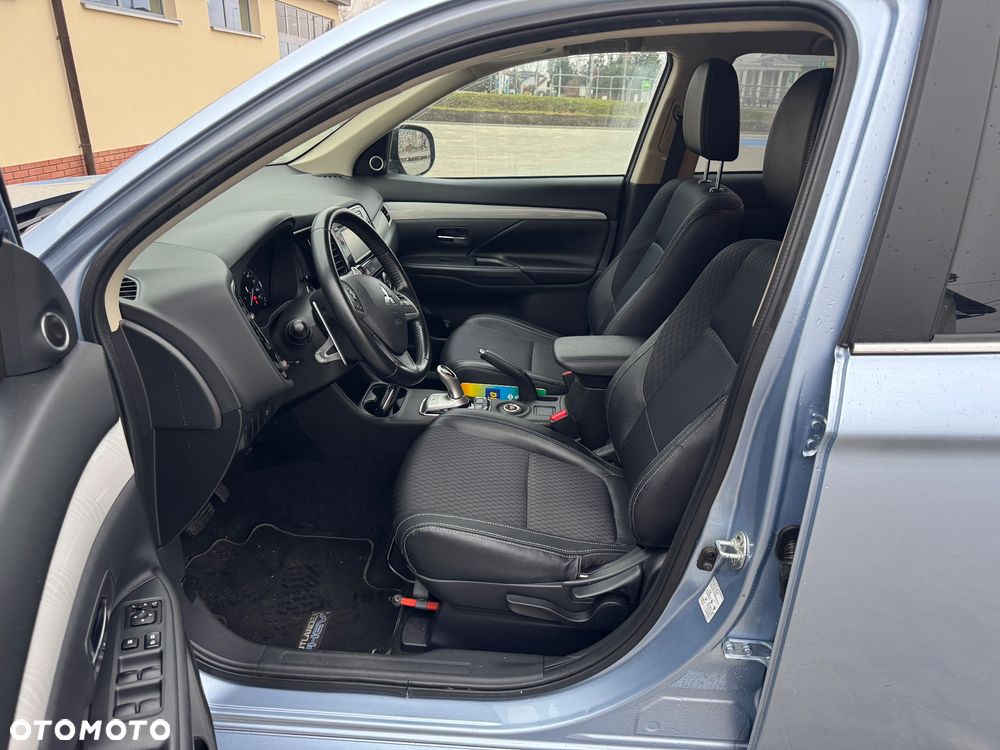 Mitsubishi Outlander - 13