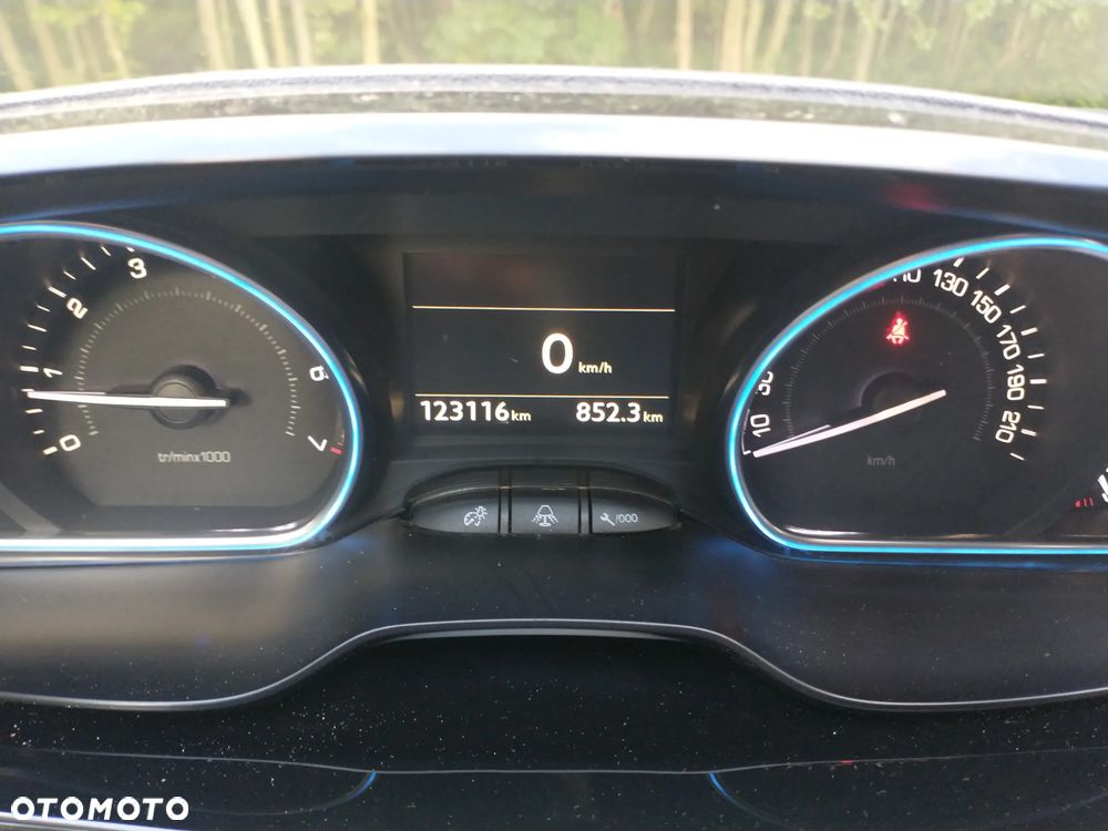 Peugeot 2008 - 12