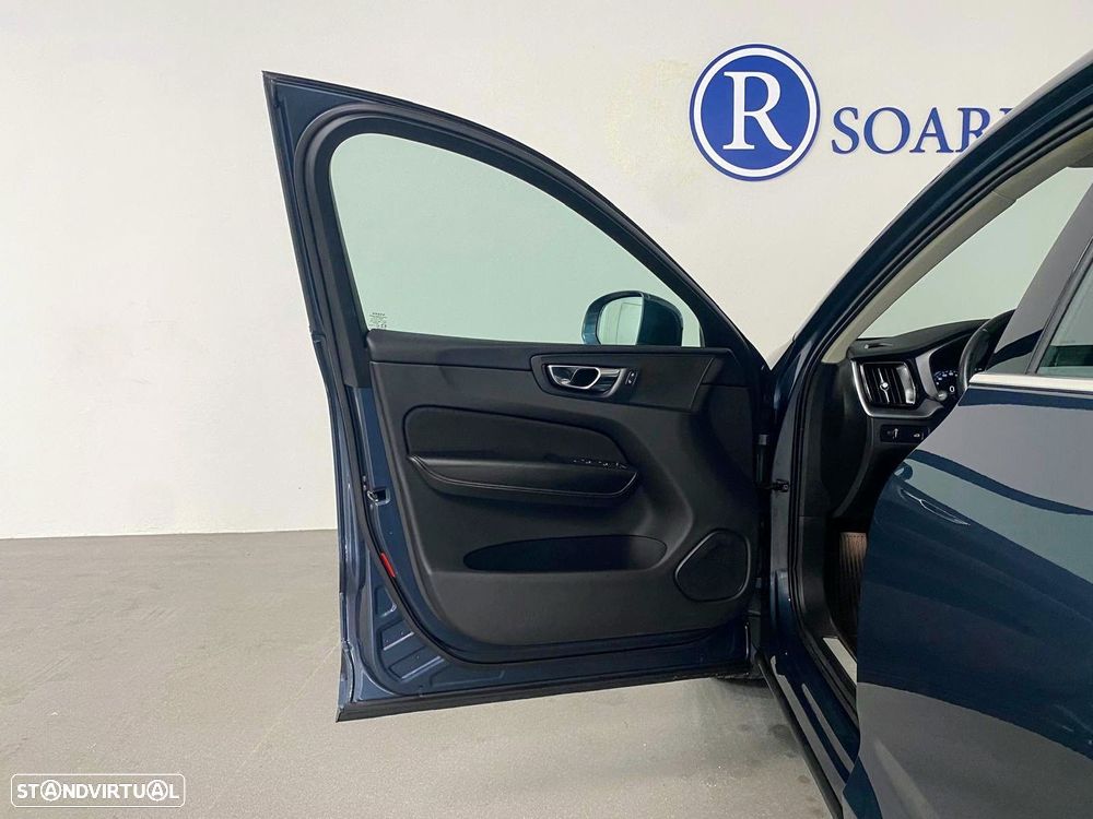 Volvo XC 60 2.0 B4 Momentum Plus Geartronic - 14