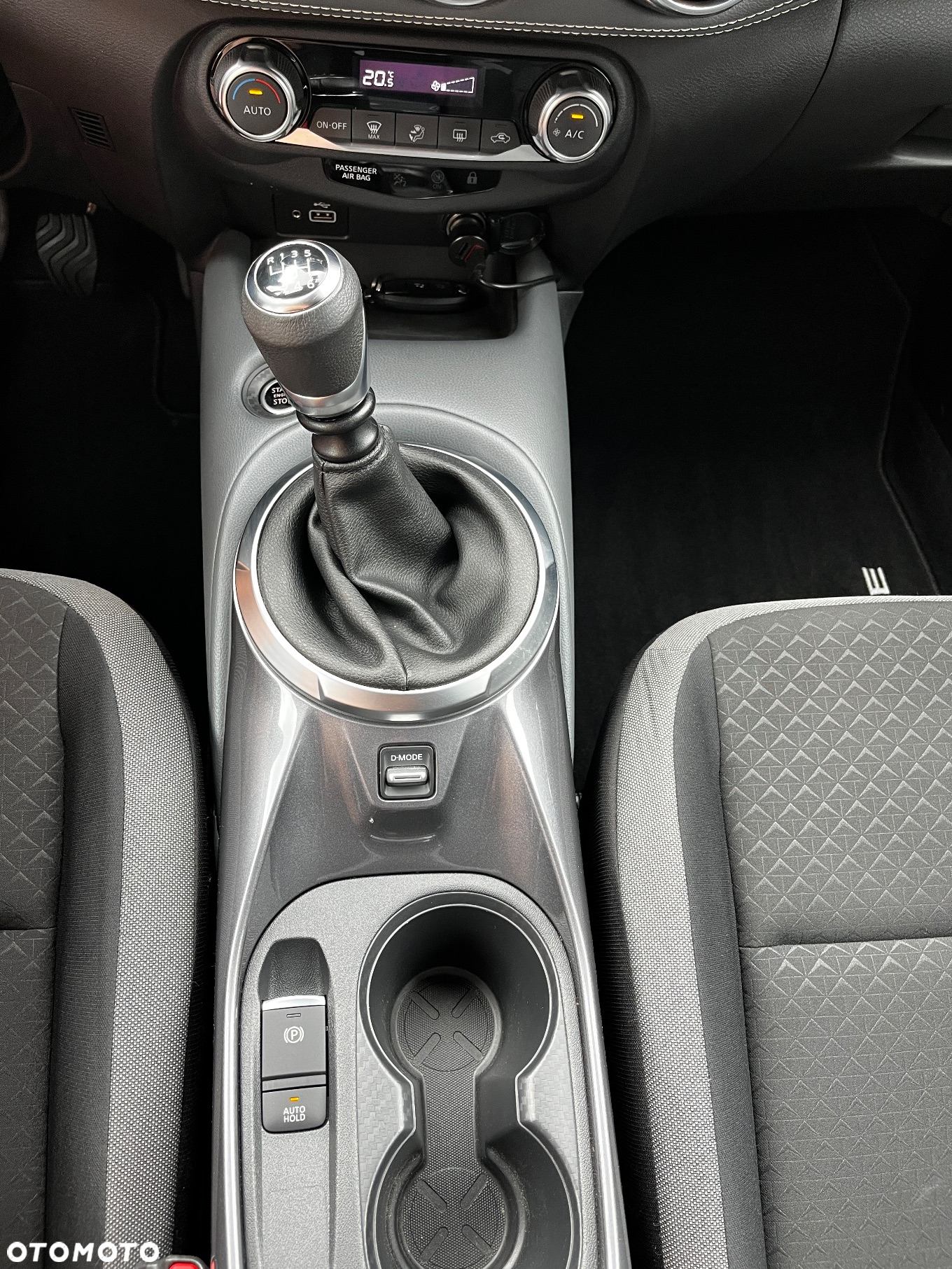 Nissan Juke 1.0 DIG-T N-Connecta - 38