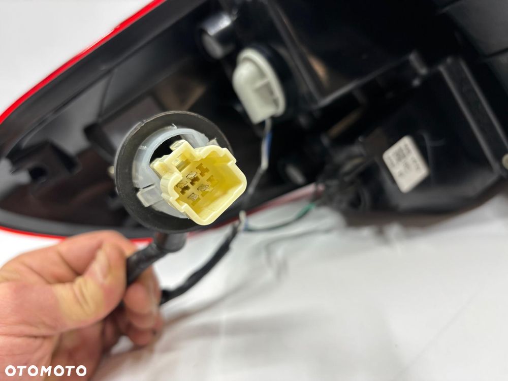 Suzuki Vitara III Lift Lampa Prawa Tył Tylna W4189 - 8
