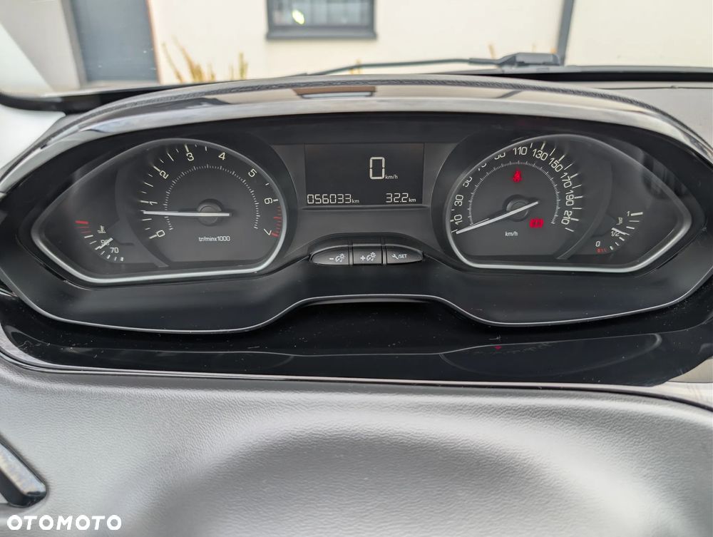 Peugeot 208 PureTech 82 Allure - 12