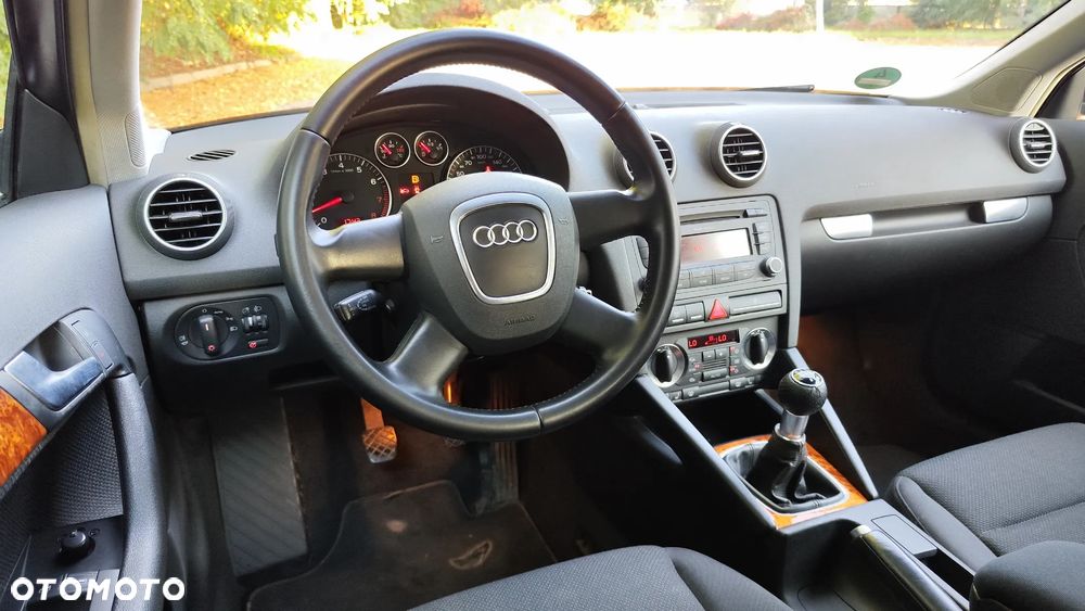 Audi A3 Sportback 1.6 Ambiente - 23