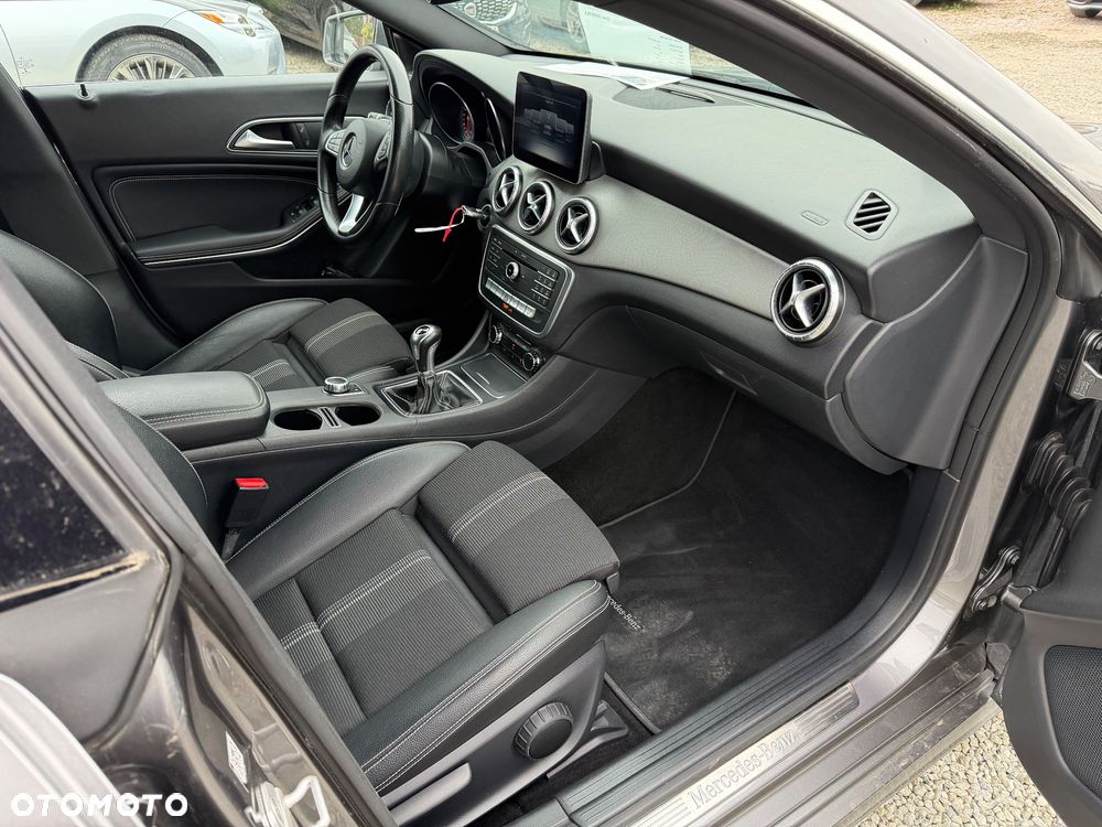 Mercedes-Benz CLA 180 Urban - 25