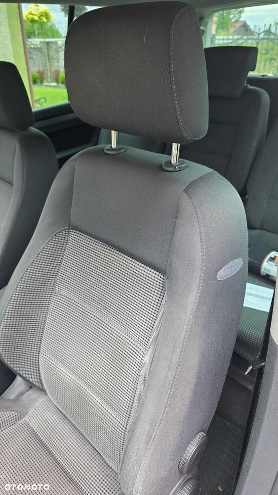 Volkswagen Touran - 3