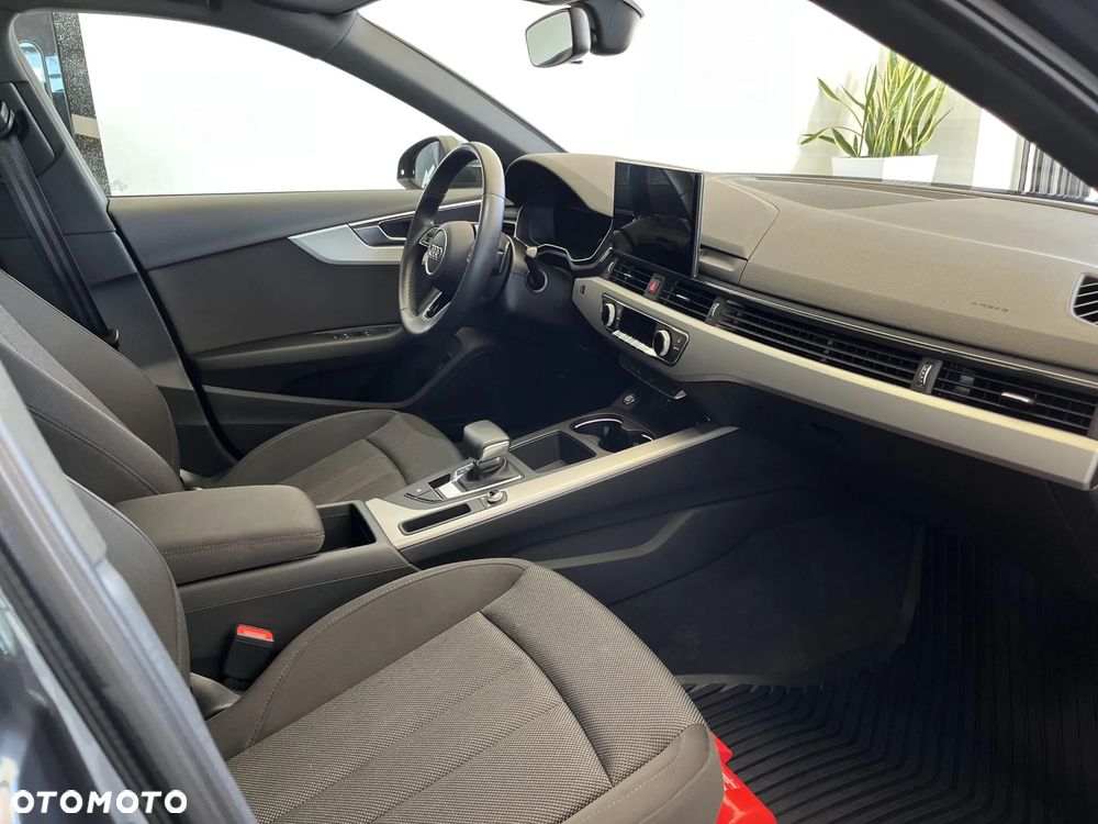 Audi A4 Limousine - 12