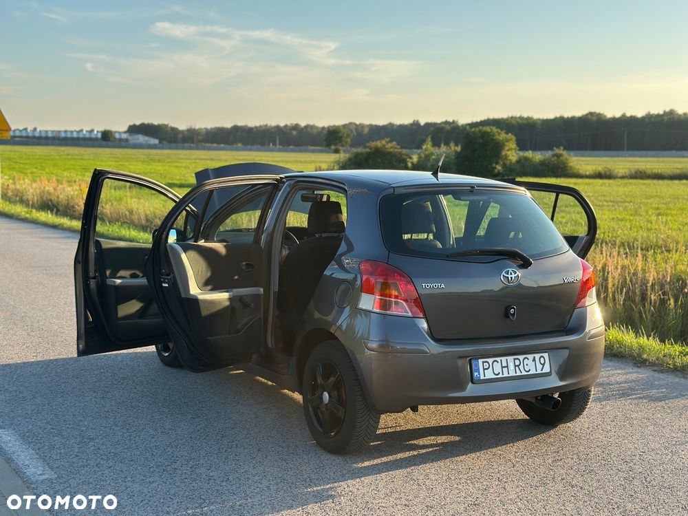 Toyota Yaris - 22