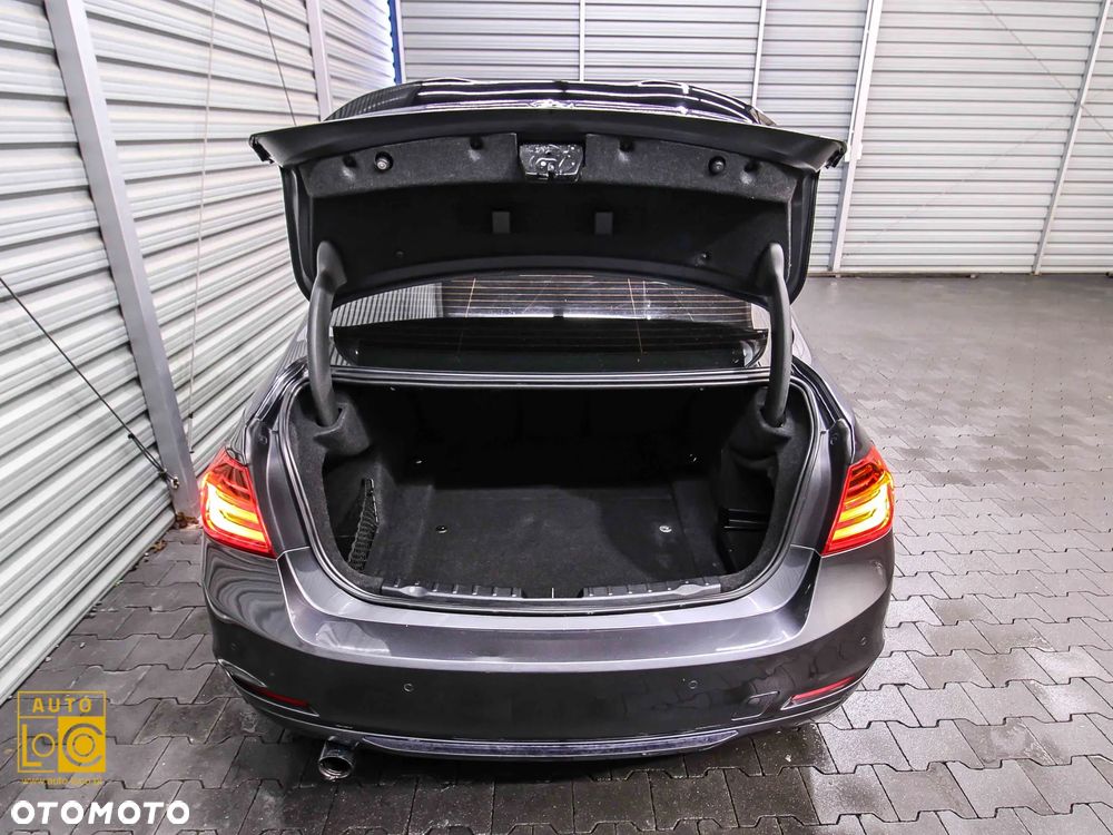 BMW Seria 3 320i M Sport - 13