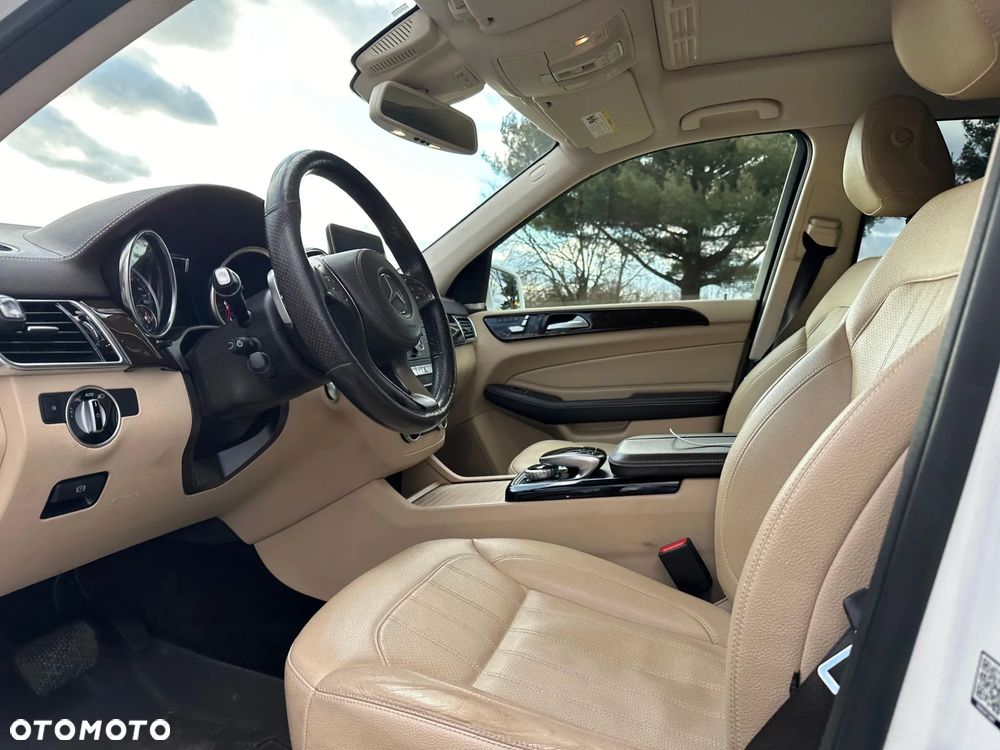Mercedes-Benz GLS - 16