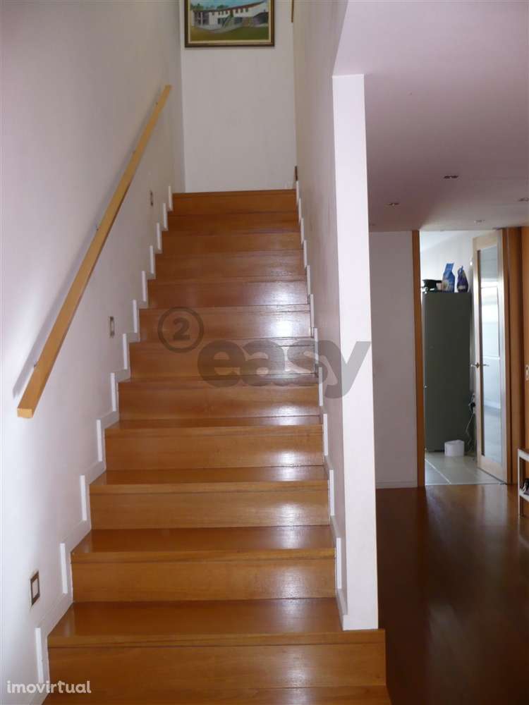 MORADIA EM BANDA T4 COM JARDIM - Grande imagem: 4/60