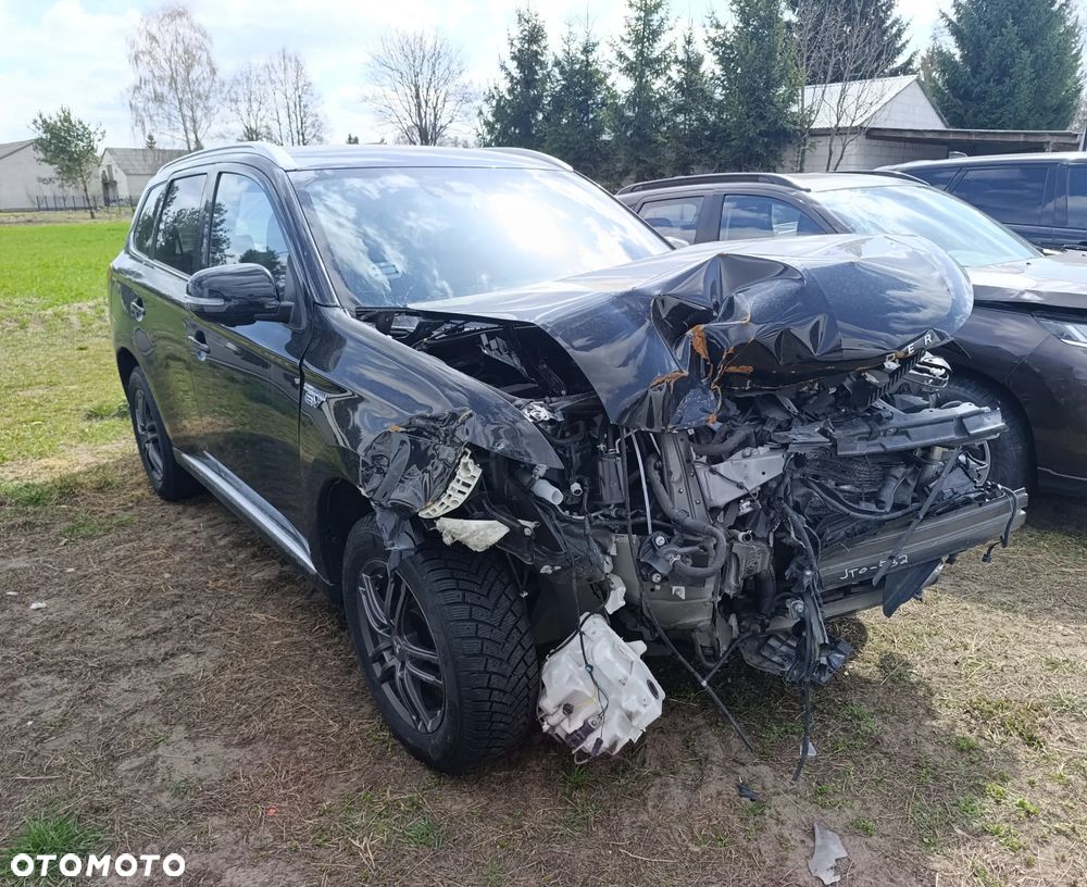Mitsubishi Outlander Intense + - 2