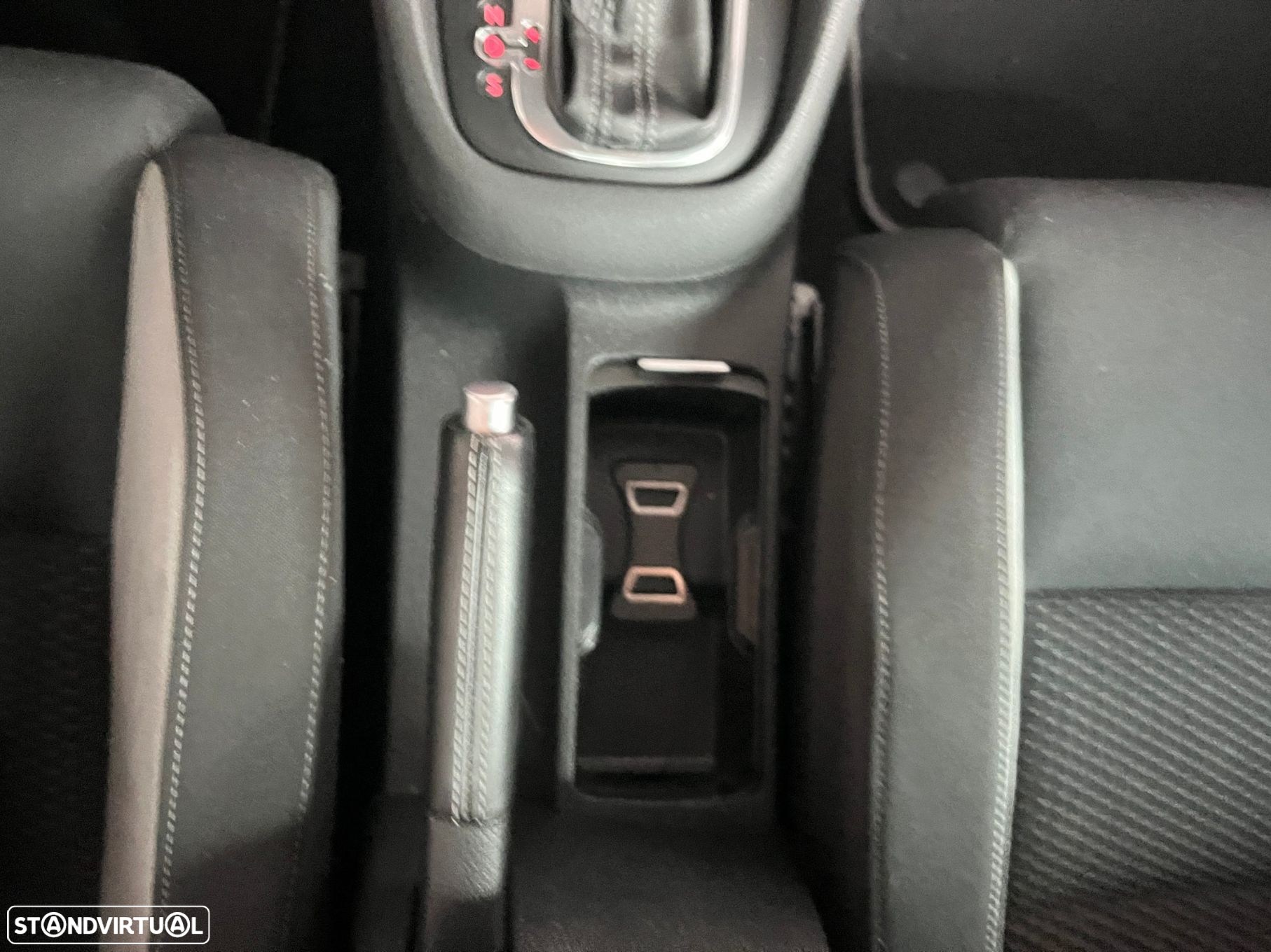 VW Golf 2.0 R DSG - 34