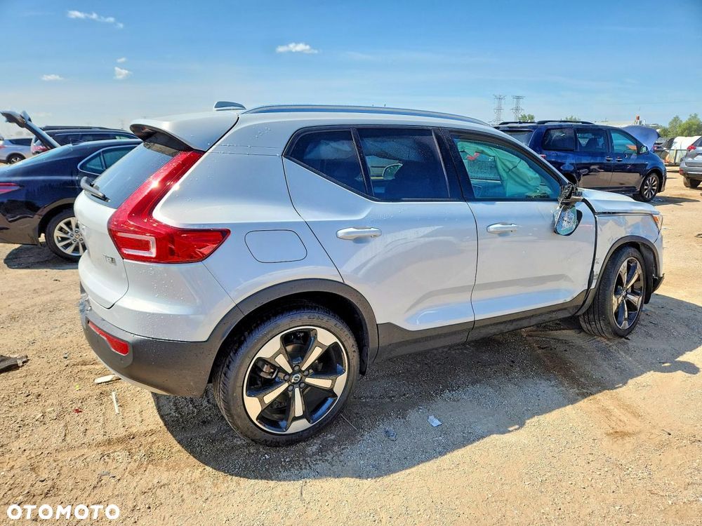 Volvo XC 40 T5 AWD Geartronic Momentum Pro - 4